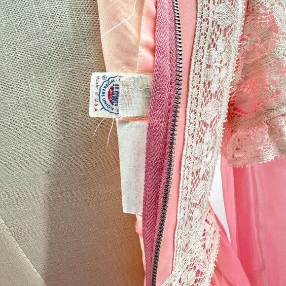 60s 70s Pink and Cream Lace Vintage Maxi-Gown Renaissance Cottagecore - Picture 11 of 12